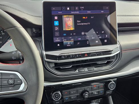 Used 2022 Jeep Compass Trailhawk image 16