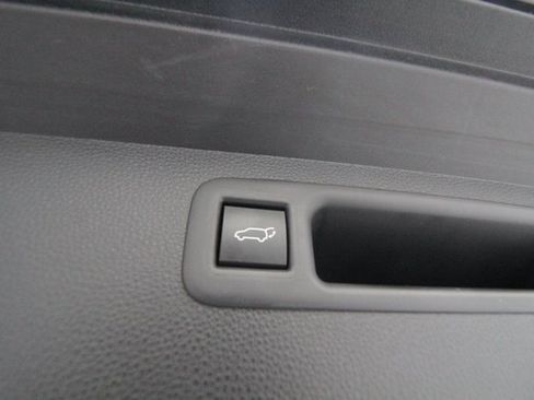 Used 2022 Toyota Highlander XLE image 11