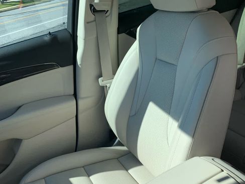 Used 2022 Buick Envision Essence w/ Safety Package image 20