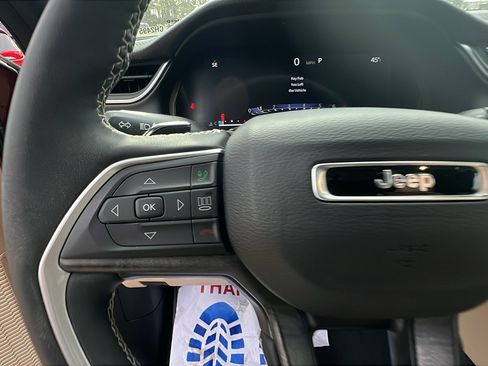 Used 2024 Jeep Grand Cherokee Limited image 27