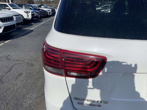 Used 2019 Kia Sorento LX w/ LX V6 Convenience Package image 18