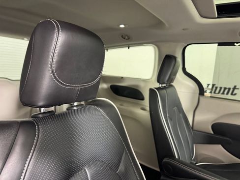 Used 2024 Chrysler Pacifica Limited FWD image 33