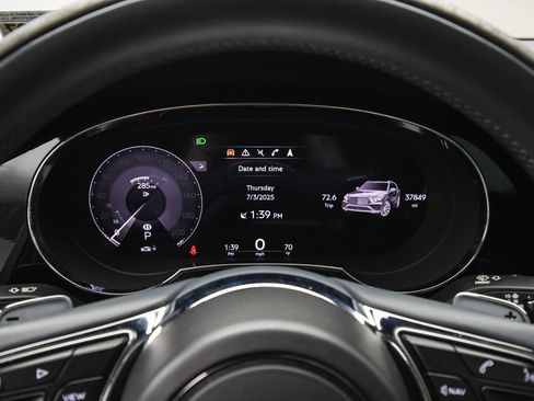 Used 2022 Bentley Bentayga image 16