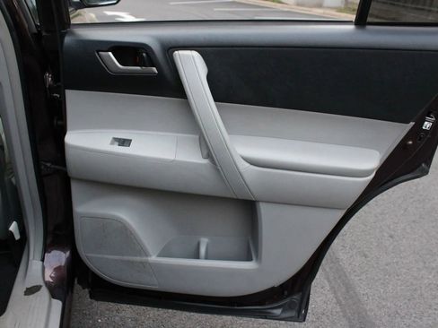 Used 2013 Toyota Highlander 4WD Hybrid image 23