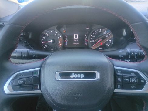 Used 2025 Jeep Compass Trailhawk AWD/4WD image 16