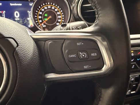 Used 2022 Jeep Wrangler Unlimited Sahara image 33