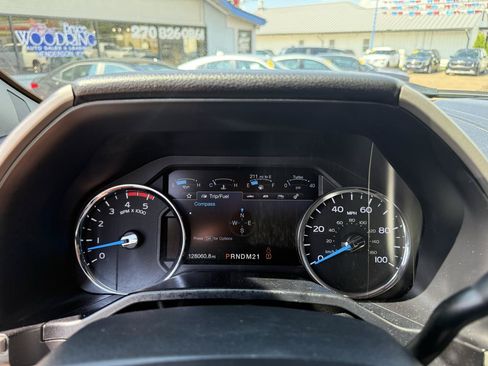 Used 2017 Ford F350 Lariat w/ Lariat Value Package AWD/4WD image 12