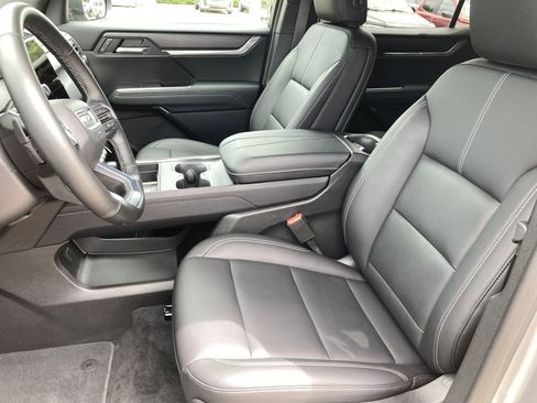 Certified 2026 GMC Acadia Elevation w/ Elevation Premium Package FWD image 30