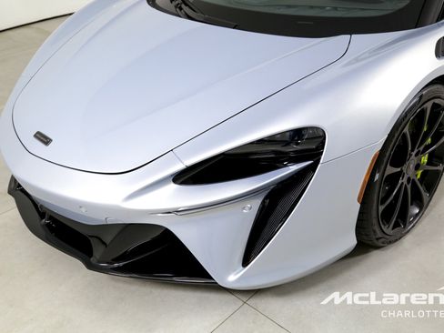 Used 2025 McLaren Artura Spider image 29