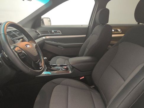 Used 2017 Ford Explorer XLT image 17