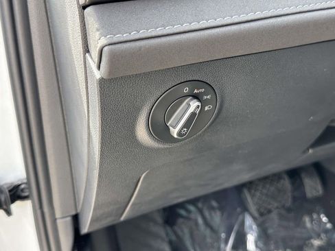 New 2025 Volkswagen Taos SE AWD/4WD image 16