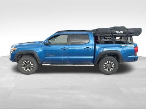 Used 2017 Toyota Tacoma TRD Off-Road image 8