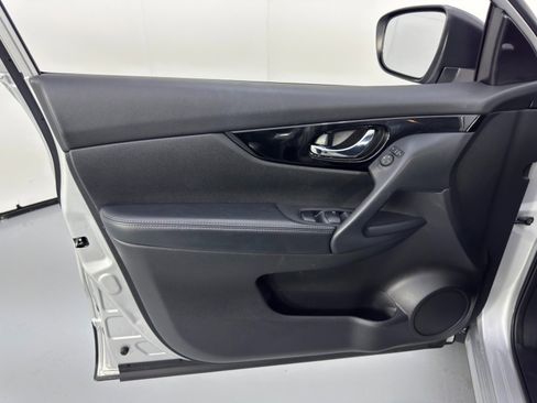 Used 2022 Nissan Rogue Sport SV image 37