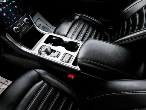 Used 2024 Ford Edge SEL image 36