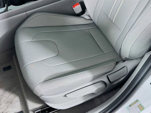 Used 2025 Hyundai Elantra SEL w/ Cargo Package image 17