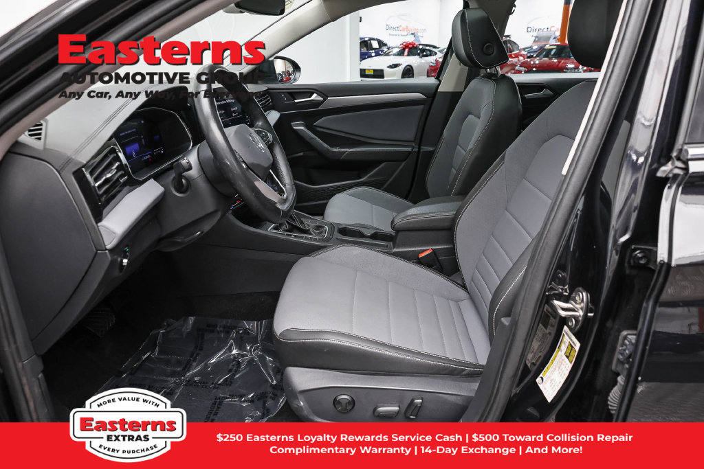 Used 2025 Volkswagen Jetta SE FWD image 15