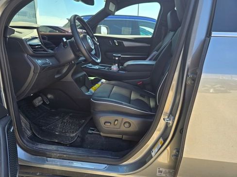 Used 2025 Buick Enclave Preferred w/ Power Package image 8