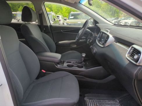 Used 2019 Kia Sorento AWD V6 image 26