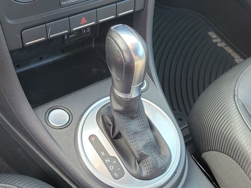 Used 2018 Volkswagen Beetle 2.0T S w/ Style & Comfort Package For S image 27