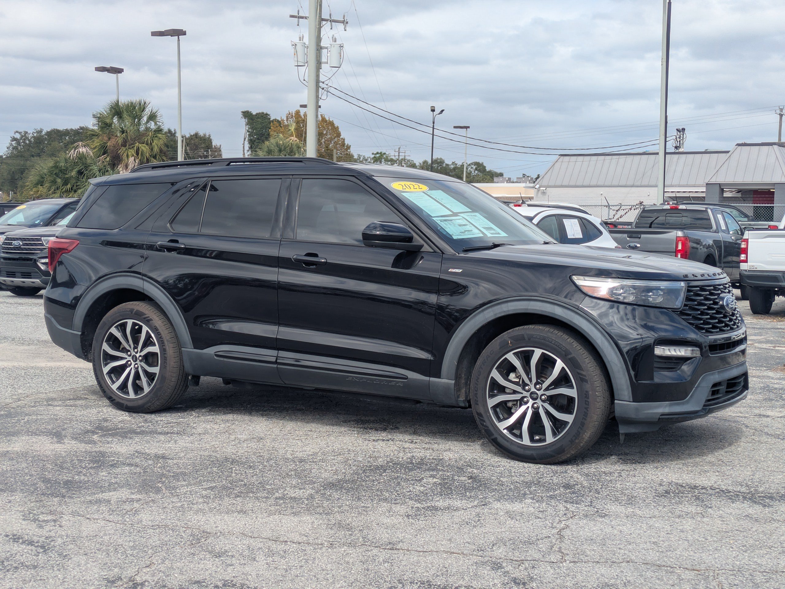 Used 2022 Ford Explorer ST-Line w/ Class IV Trailer Tow Package RWD image 2