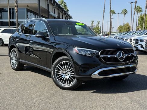 Used 2024 Mercedes-Benz GLC 300 4MATIC image 1