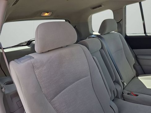 Used 2012 Toyota Highlander 4WD w/ Tech Pkg image 17