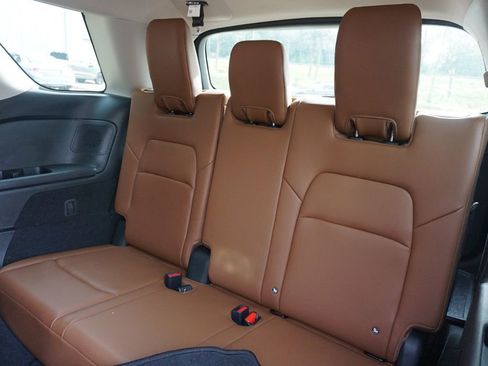 Used 2025 Nissan Pathfinder Platinum FWD image 18