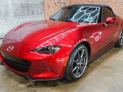 Used 2019 MAZDA MX-5 Miata Grand Touring RWD image 22