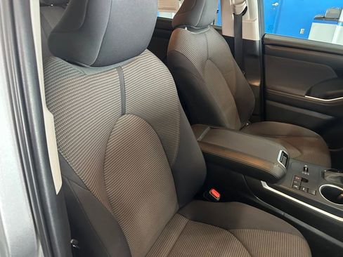 Used 2023 Toyota Highlander LE image 16