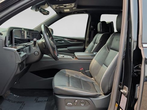 Used 2021 Cadillac Escalade Premium Luxury AWD/4WD image 16
