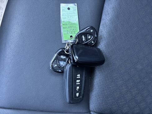 Used 2021 Toyota C-HR Limited image 27