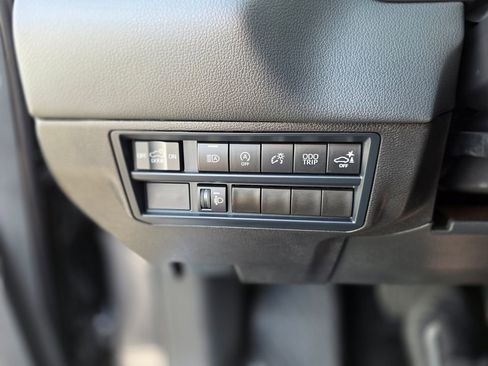 Used 2025 Toyota Tundra Limited AWD/4WD image 39