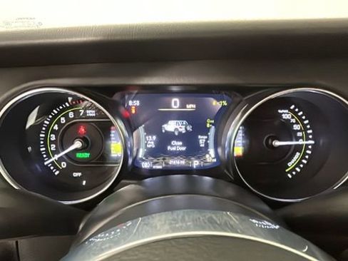 Used 2022 Jeep Wrangler Unlimited Sahara AWD/4WD image 15