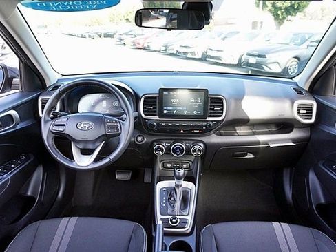 Certified 2025 Hyundai Venue SEL FWD image 18
