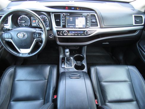 Used 2017 Toyota Highlander XLE w/ Carpet Mat Package AWD/4WD image 32