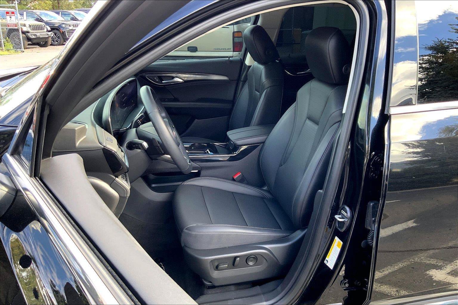 Used 2025 Buick Envision Preferred AWD/4WD image 25