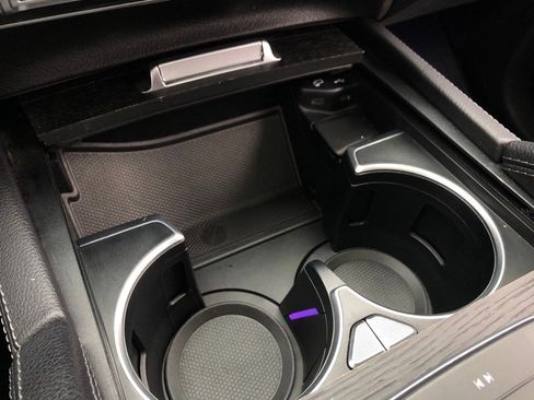 Used 2022 Mercedes-Benz GLE 350 4MATIC w/ Premium Package image 32