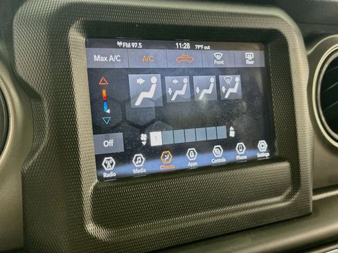 Used 2023 Jeep Gladiator Sport AWD/4WD image 15