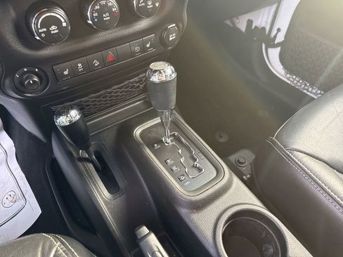 Used 2017 Jeep Wrangler Unlimited Sahara w/ Connectivity Group image 7