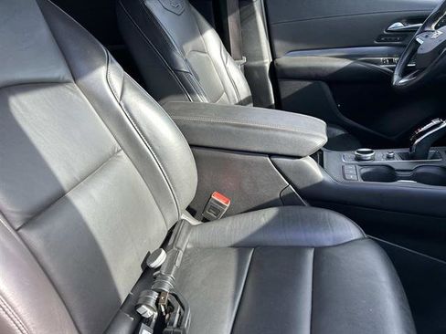 Used 2024 Cadillac XT4 Premium Luxury image 17