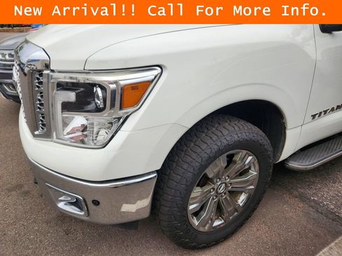 Used 2018 Nissan Titan SL w/ Chrome Package AWD/4WD image 6