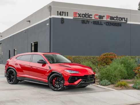 Used 2023 Lamborghini Urus S AWD/4WD image 1