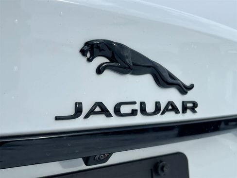 Used 2022 Jaguar XF R-Dynamic SE image 34