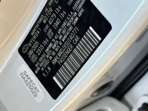 Used 2025 Hyundai Elantra Hybrid FWD image 30