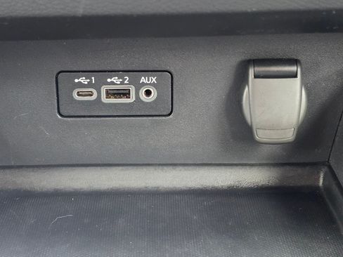 Used 2025 Nissan Altima 2.5 SV FWD image 44