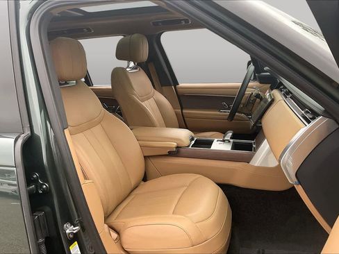 Used 2025 Land Rover Range Rover SE AWD/4WD image 8