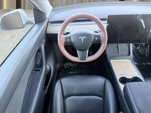 Used 2022 Tesla Model Y Long Range image 55