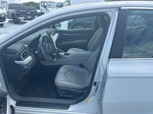 Used 2024 Toyota Camry SE FWD image 2