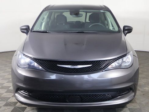 Used 2023 Chrysler Voyager LX image 8
