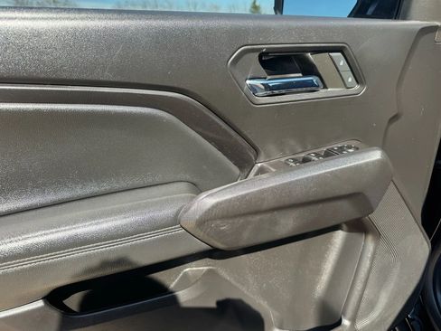 Used 2023 Chevrolet Colorado LT image 25